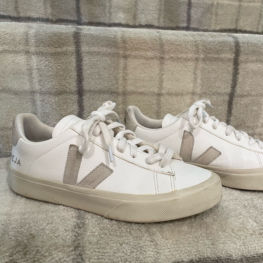 Veja tennis shoes, size 6, Eur 37
